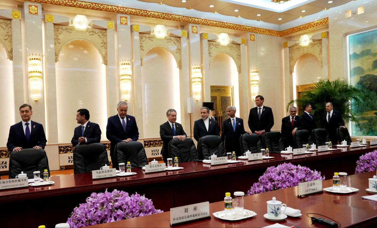 شی با وزرای خارجه شانگهای دیدار کرد/عکس