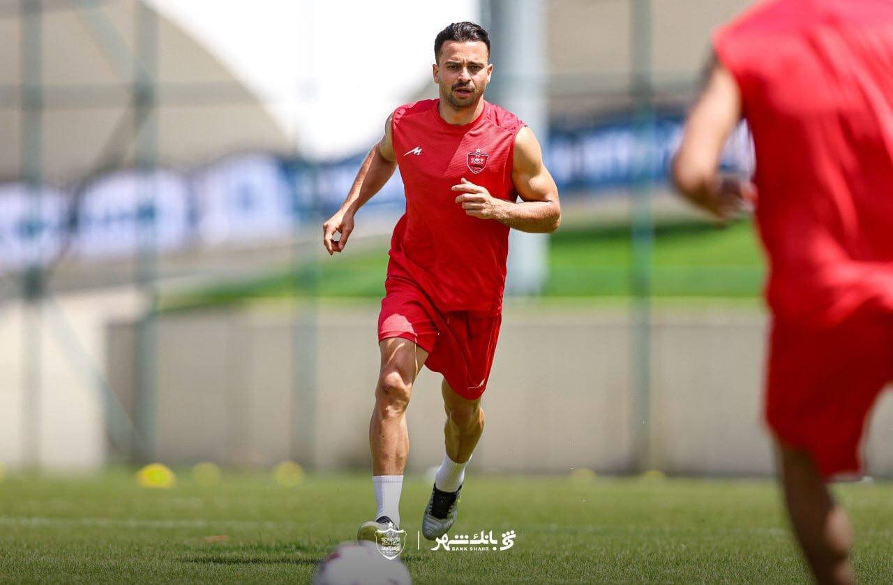 عکس | عضلات شگفتانگیز ستاره پرسپولیس؛ آمادگی ویژه در آستانه لیگ 25 3