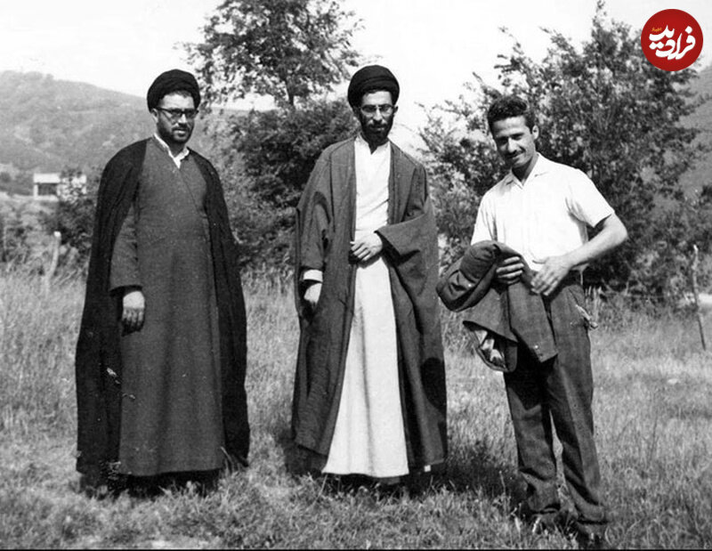 عکس/ رهبر انقلاب در ۲۴ سالگی در سفر به استان گیلان به همراه یک دوست لبنانی؛ سال ۴۲