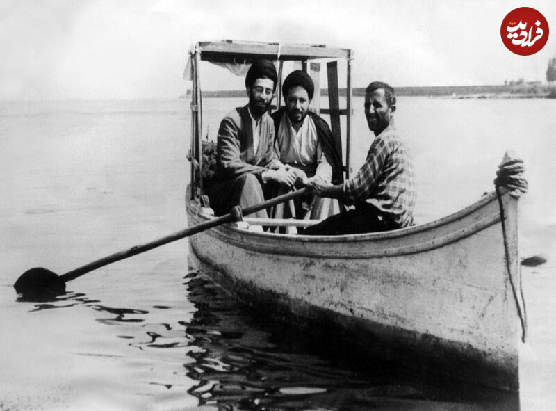 عکس/ رهبر انقلاب در ۲۴ سالگی در سفر به استان گیلان به همراه یک دوست لبنانی؛ سال ۴۲