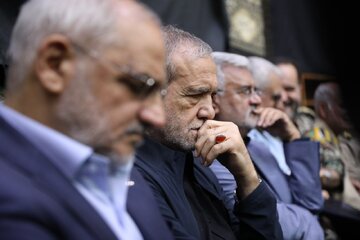 حضور پزشکیان در مراسم تشیع احمد توکلی + تصویر
