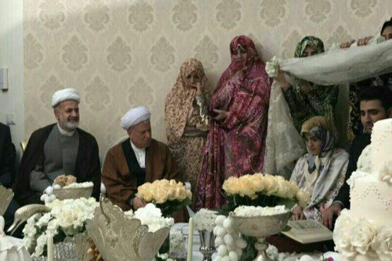 خاطرات هاشمی: عصر عقد ازدواج مرجان، صبیه محمد همشیرهزاده، را بستم