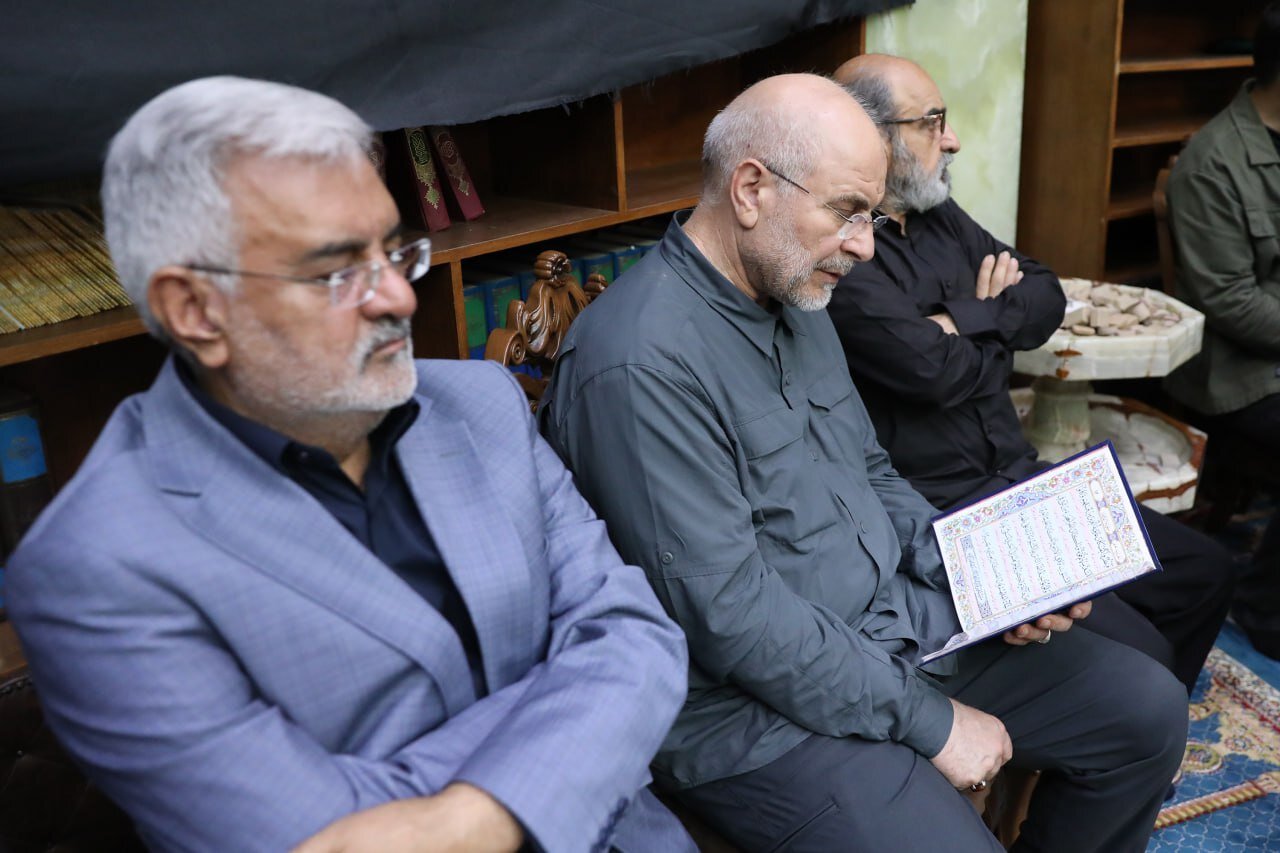 روسای دو قوه در یک مراسم یادبود/ خوش و بش فرمانده قرارگاه مشترک پدافند با قالیباف+تصاویر