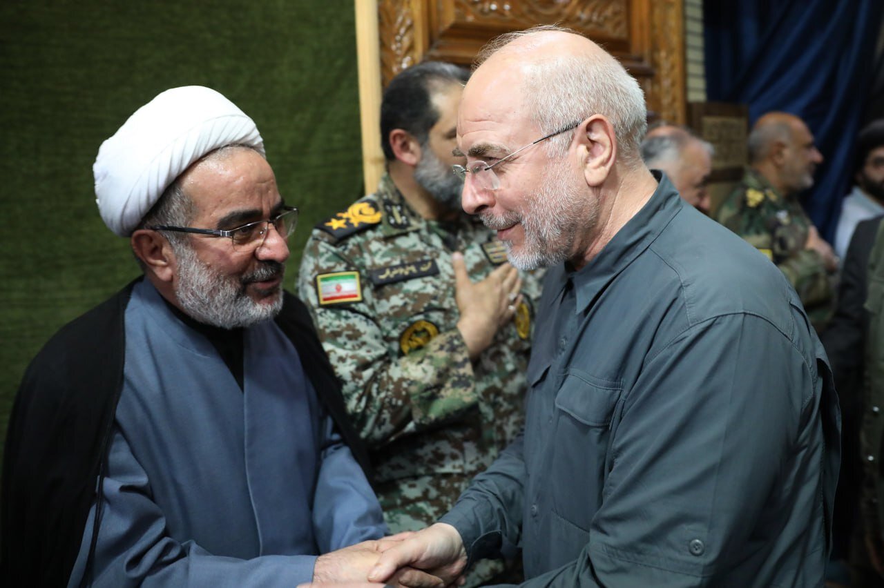 روسای دو قوه در یک مراسم یادبود/ خوش و بش فرمانده قرارگاه مشترک پدافند با قالیباف+تصاویر