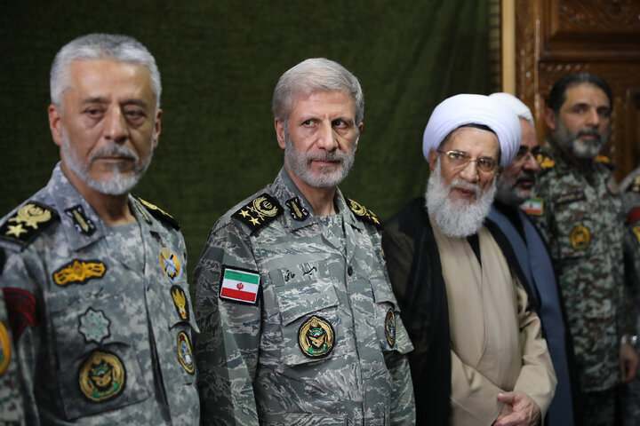 روسای دو قوه در یک مراسم یادبود/ خوش و بش فرمانده قرارگاه مشترک پدافند با قالیباف+تصاویر