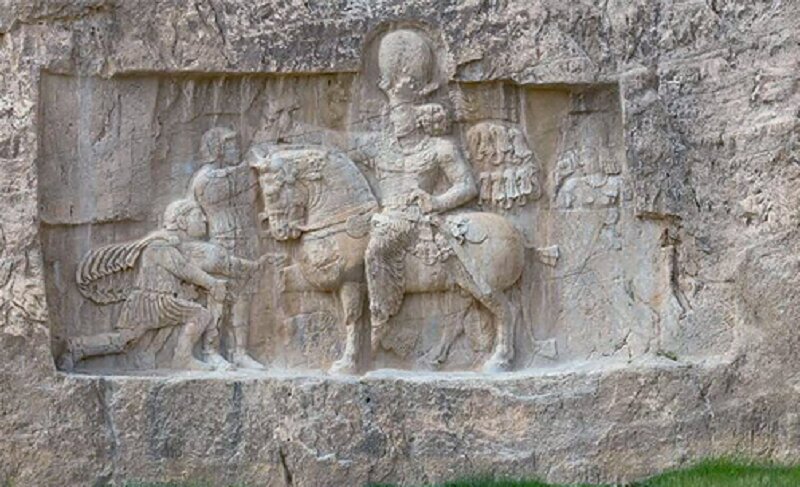 تصویر خبرساز شاپور ساسانی در تهران؛ چرا نتانیاهو به جای امپراتور روم زانو زده است؟