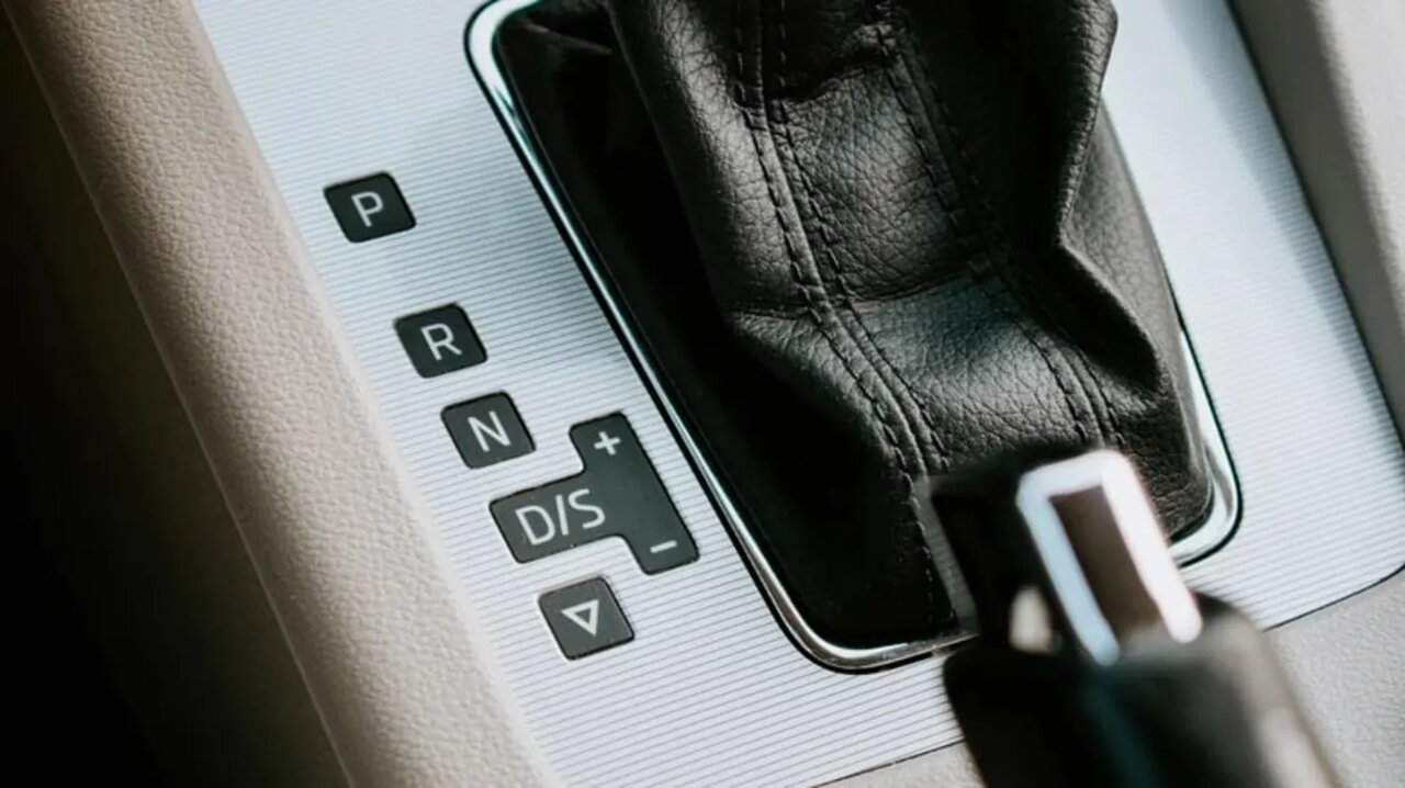 حالت دستی گیربکس اتوماتیک چگونه کار میکند و چه مزایایی دارد؟