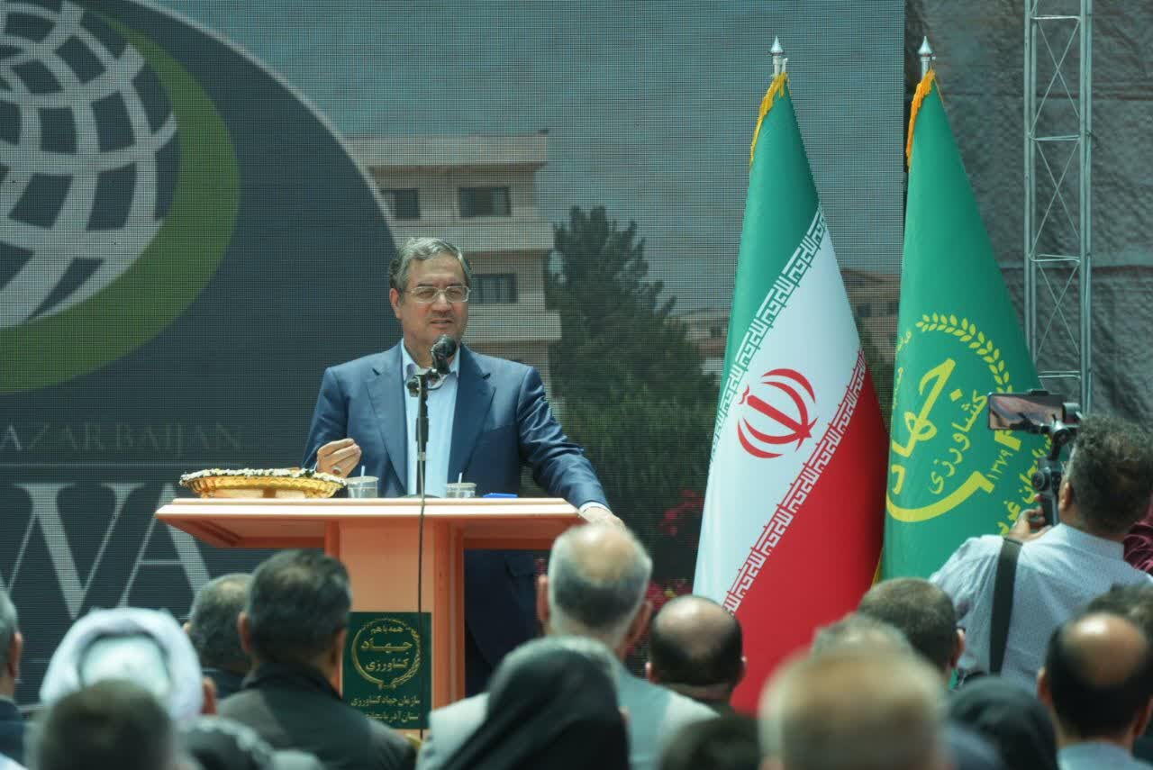 عملیات پروژه تولید و فرآوری انواع کنسانتره و پوره میوه در پیرانشهر کلنگزنی شد