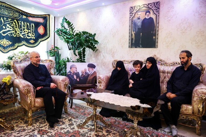 تصاویری از دیدار قالیباف با خانواده شهیدان طهرانچی، شادمانی و حاجیزاده