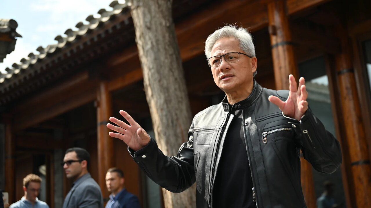 مدیرعامل انویدیا نسبت به محدودیتهای اعمال شده بر استفاده از هوش مصنوعی واکنش نشان داد و با اشاره به وضعیت فعلی، ابراز نگرانی کرد. او از این موضوع به عنوان یک تصمیم غیرمنطقی یاد کرد و گفت: «آیا واقعا در این زمینه به درستی فکر میکنید؟» مدیرعامل انویدیا نسبت به محدودیتهای اعمال شده بر استفاده از هوش مصنوعی واکنش نشان داد و با اشاره به وضعیت فعلی، ابراز نگرانی کرد. او از این موضوع به عنوان یک تصمیم غیرمنطقی یاد کرد و گفت: «آیا واقعا در این زمینه به درستی فکر میکنید؟»