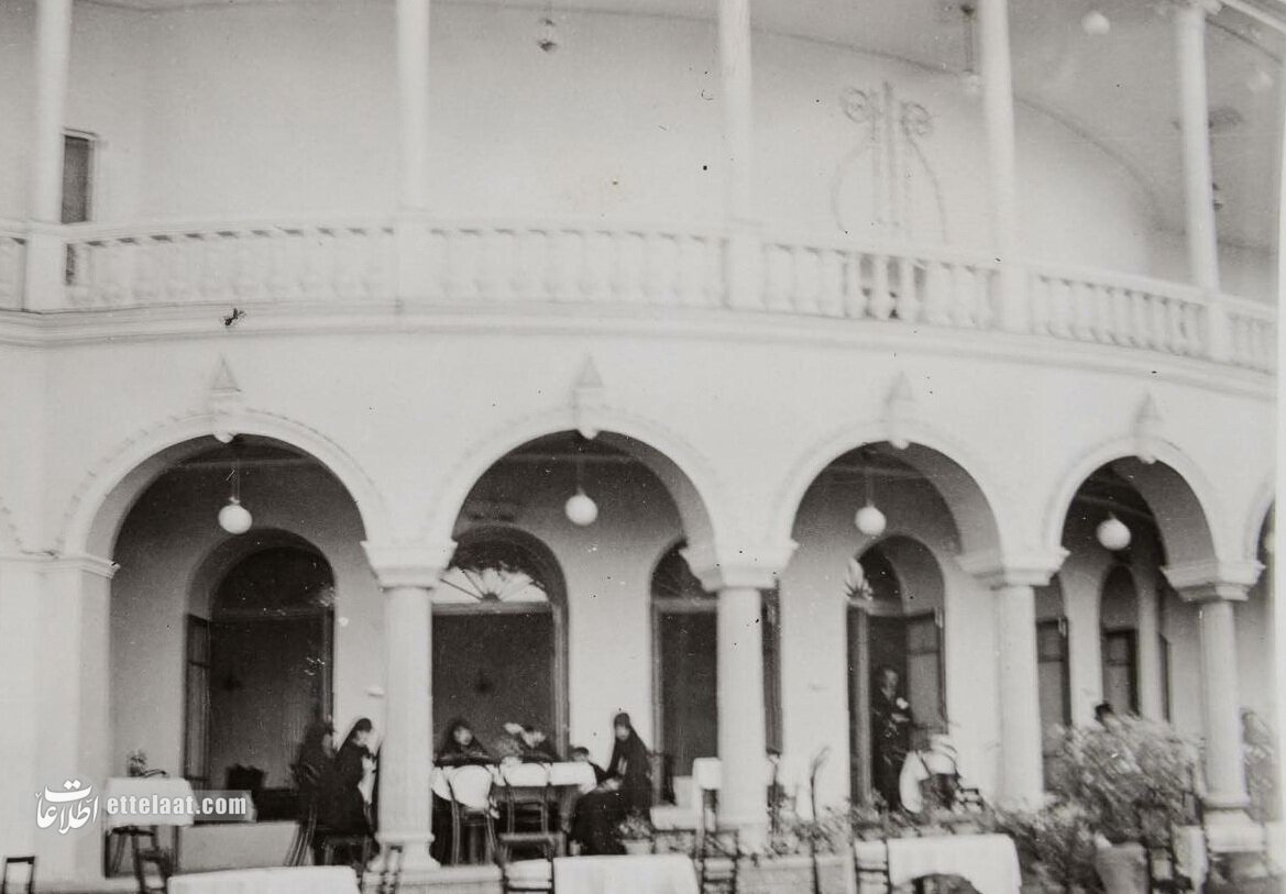 منوی لاکچریترین کافه تهران در ۹۰ سال پیش