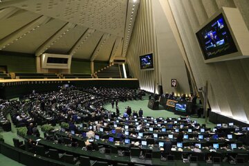محمودی: استیضاح وزیر راه و شهرسازی در اولویت است / حتی خود پزشکیان هم از برخی اقدامات وزرا گلایهمند است / صحبت های قائم پناه بوی اپوزوسیون نظام را میدهد