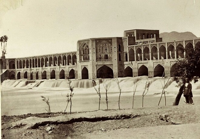 قابهایی از تاریخ و هنر «اصفهان» در دوره «قاجار»/از نقش جهان و عالیقاپو تا منارجنبان و پل خواجو