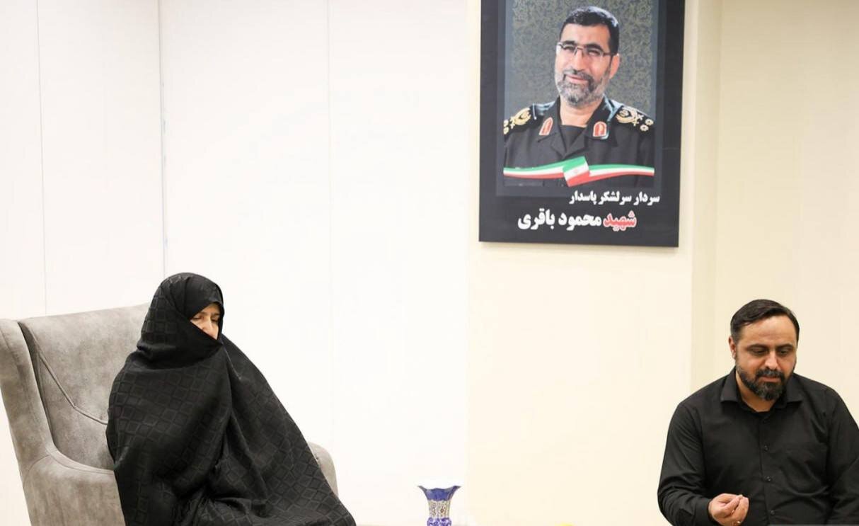 حضور اصحاب رسانه در منزل یک فرمانده گمنام + تصاویر
