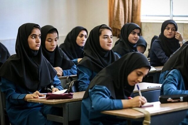 آموزش در ایران ۲۸ سال در انتهای جدول جهانی؛ «مدرسه چهچیزی جز رقابت و حسادت به بچهها داد»/ قبل از شیوع کرونا هم رتبه ۱۲ در خاورمیانه داشتیم