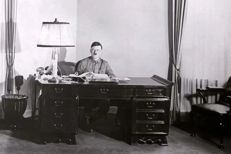 اگر هیتلر در آزمون آن آکادمی هنر لعنتی رد نمیشد!