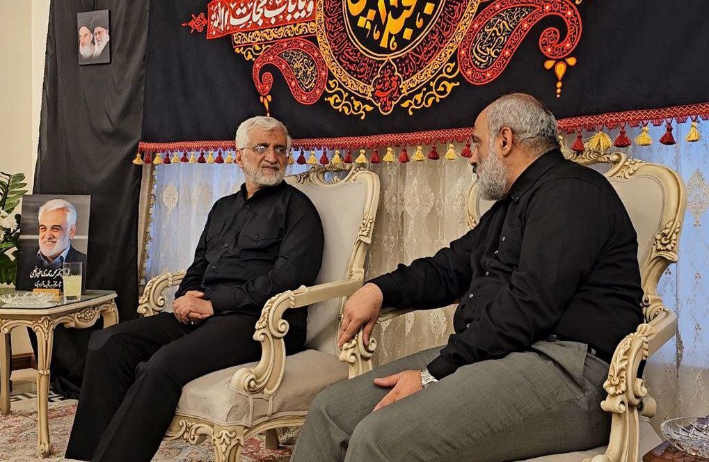 جلیلی به منزل شهید طهرانچی رفت + تصاویر