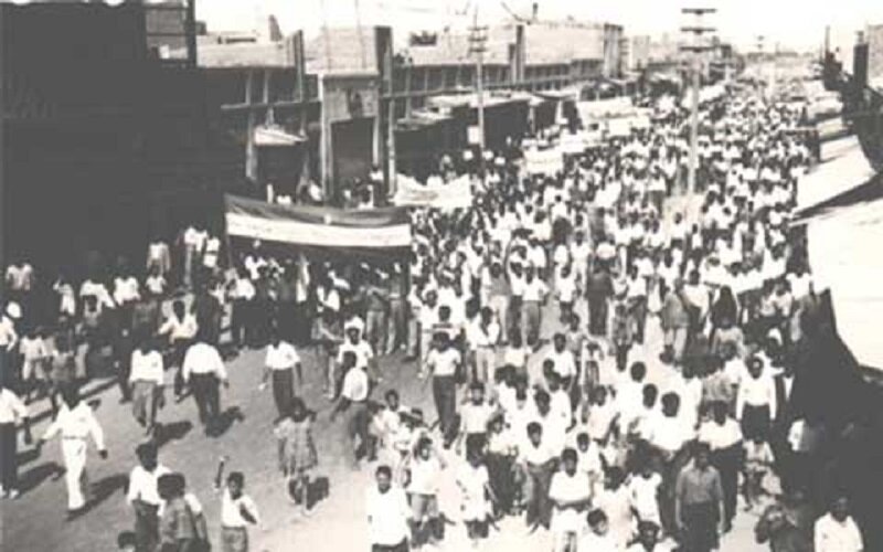 در بهارستان یک خانم چهل‌ساله بالای دوش چند زن رفته و نطق می‌کرد/ مصدق: ای کاش مرده بودم و ملت ایران را این‌طور عزادار نمی‌دیدم