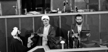 تایید تغییر نام «مجلس شورای ملی» به «مجلس شورای اسلامی» با امضای مهدوی‌کنی