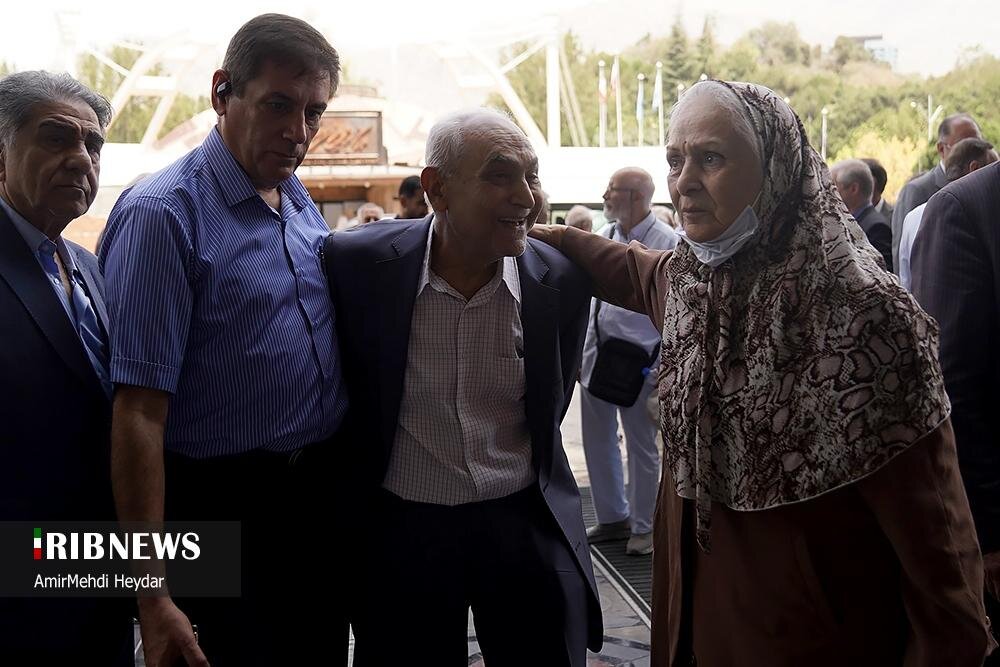 هنرمندان پیشکسوت از ساختمان شیشهای صدا و سیما بازدید کردند 2