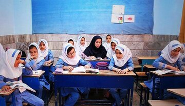 پیش‌بینی یک مسئول پیشین آموزش و پرورش: شرایط اقتصادی قطعا سبب حضور بیشتر دانش‌آموزان در مدارس دولتی می‌شود / احتمال دو شیفته شدن مدارس