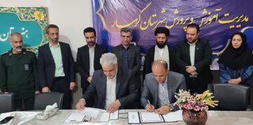 امضای تفاهم‌نامه راه‌اندازی هنرستان جوار صنعت در رشته سرامیک گرمسار