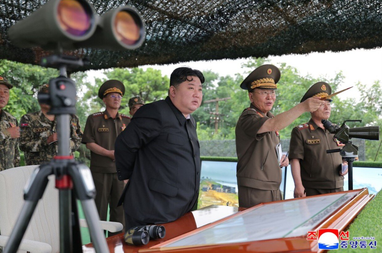 دستور رهبر کره شمالی به ارتش: برای یک جنگ واقعی آماده شوید/تصاویر