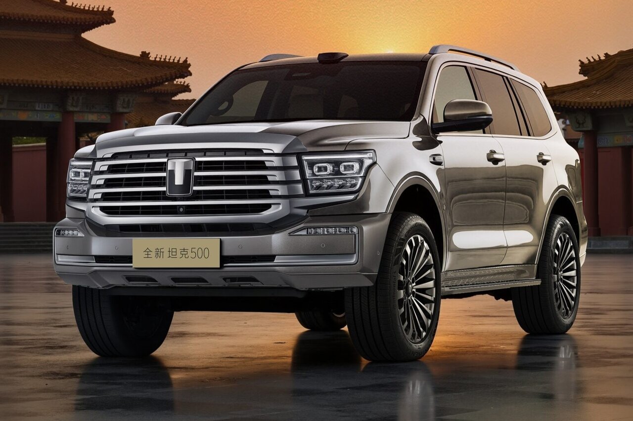 تانک وارداتی ایران نیامده عوض شد / لندکروزر چینی با آپشن سینما! /عکس