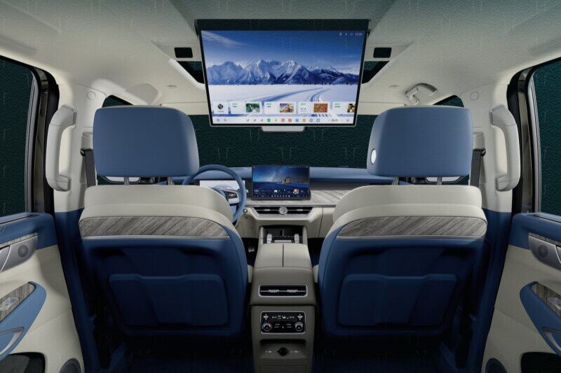 تانک وارداتی ایران نیامده عوض شد / لندکروزر چینی با آپشن سینما! /عکس