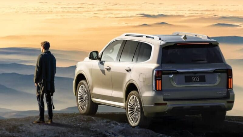 تانک وارداتی ایران نیامده عوض شد / لندکروزر چینی با آپشن سینما! /عکس