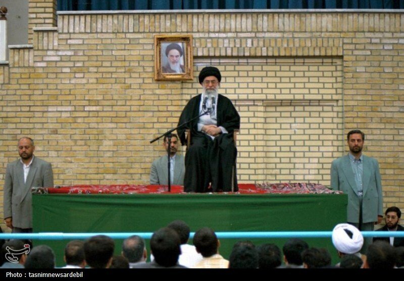 عکس هایی از سفر 25 سال قبل رهبری به استان اردبیل