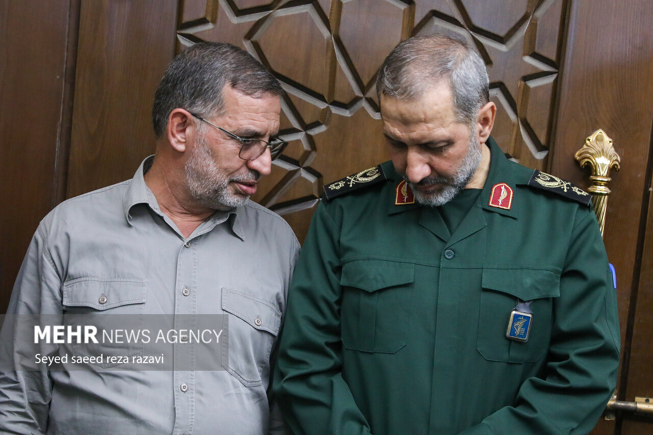 تصاویری از مراسم چهلم شهدای نیروی هوافضای سپاه/ هم قالیباف بود و هم قاآنی/ مداح معروف در مراسم مداحی کرد