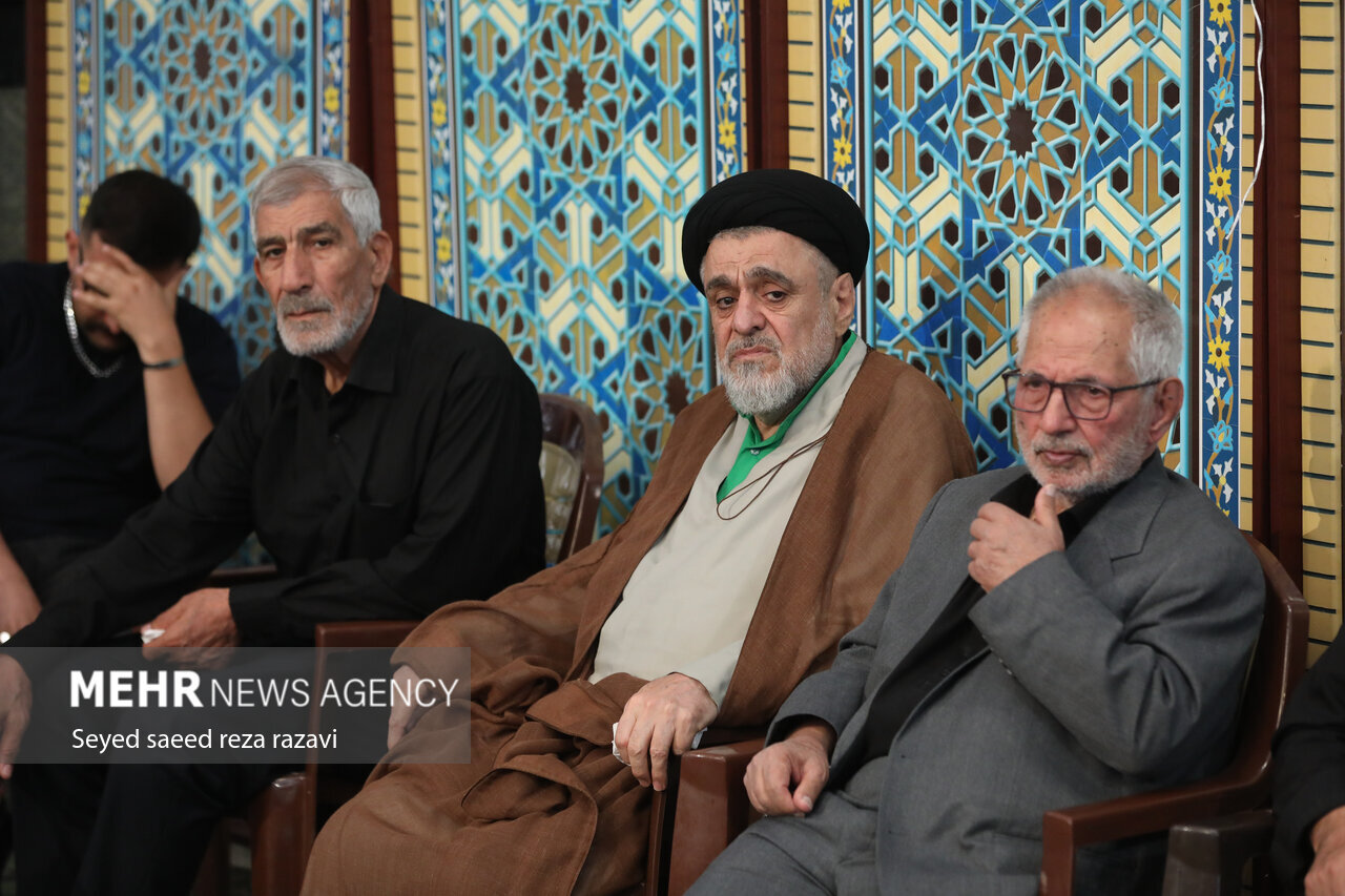 تصاویری از مراسم چهلم شهدای نیروی هوافضای سپاه/ هم قالیباف بود و هم قاآنی/ مداح معروف در مراسم مداحی کرد