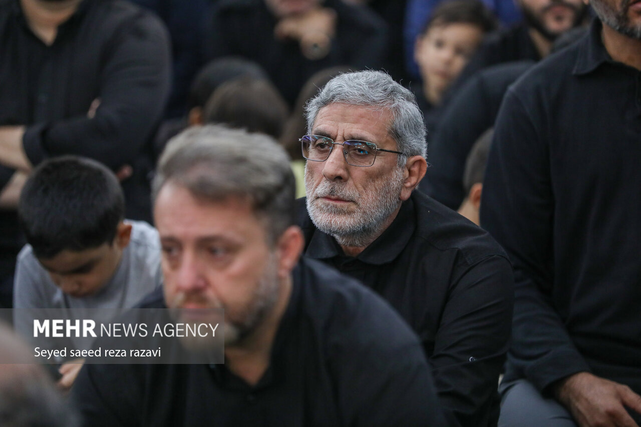 تصاویری از مراسم چهلم شهدای نیروی هوافضای سپاه/ هم قالیباف بود و هم قاآنی/ مداح معروف در مراسم مداحی کرد