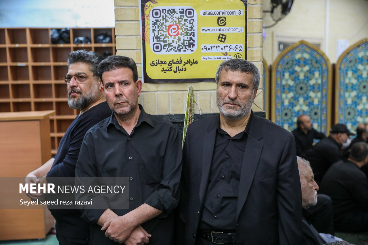 تصاویری از مراسم چهلم شهدای نیروی هوافضای سپاه/ هم قالیباف بود و هم قاآنی/ مداح معروف در مراسم مداحی کرد