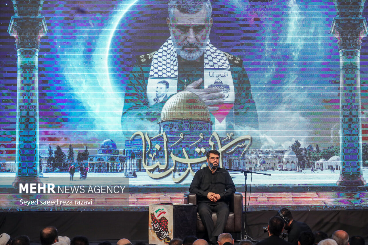 تصاویری از مراسم چهلم شهدای نیروی هوافضای سپاه/ هم قالیباف بود و هم قاآنی/ مداح معروف در مراسم مداحی کرد