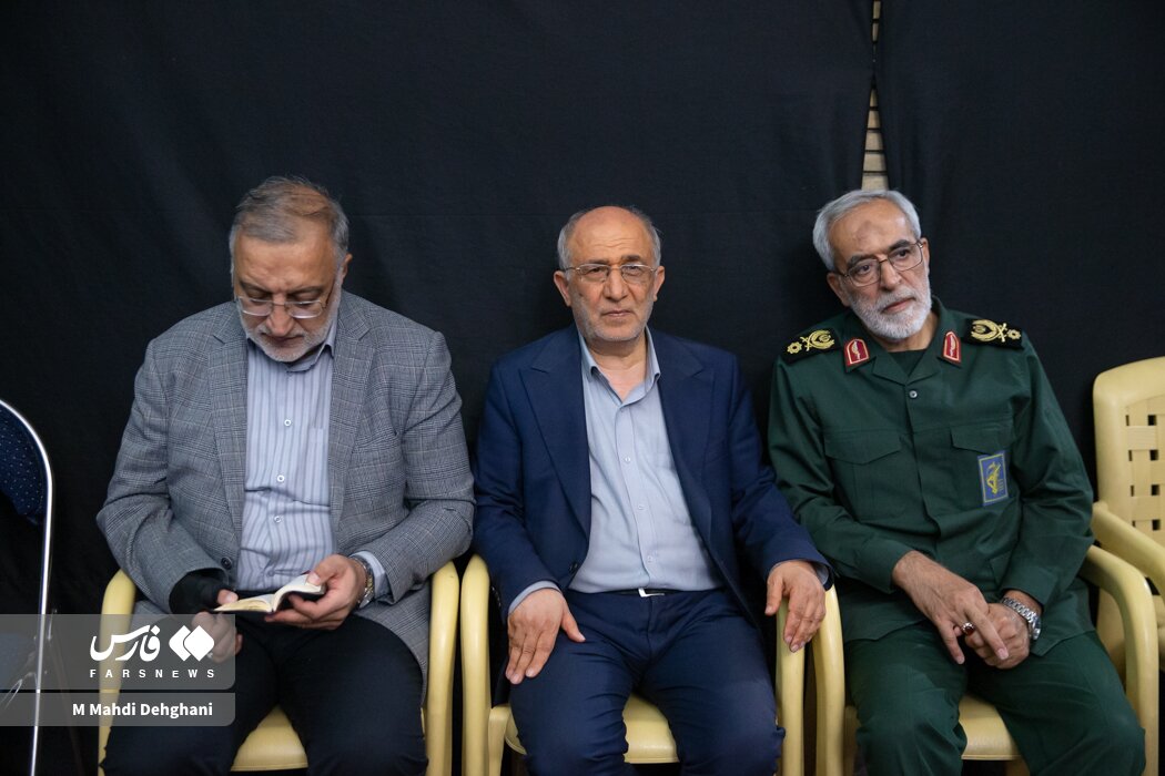 عکسهایی از مراسم چهلم شهید سردار باقری / خوش و بش عزیز جعفری و قاآنی / سردار نجات، حسین علایی و زاکانی در کنار یکدیگر 10