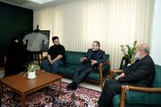 دیدار عراقچی با خانواده شهید حاجی زاده/ تبریک و تسلیت وزیر امور خارجه به خانواده فرمانده نیروی هوافضای سپاه + تصاویر
