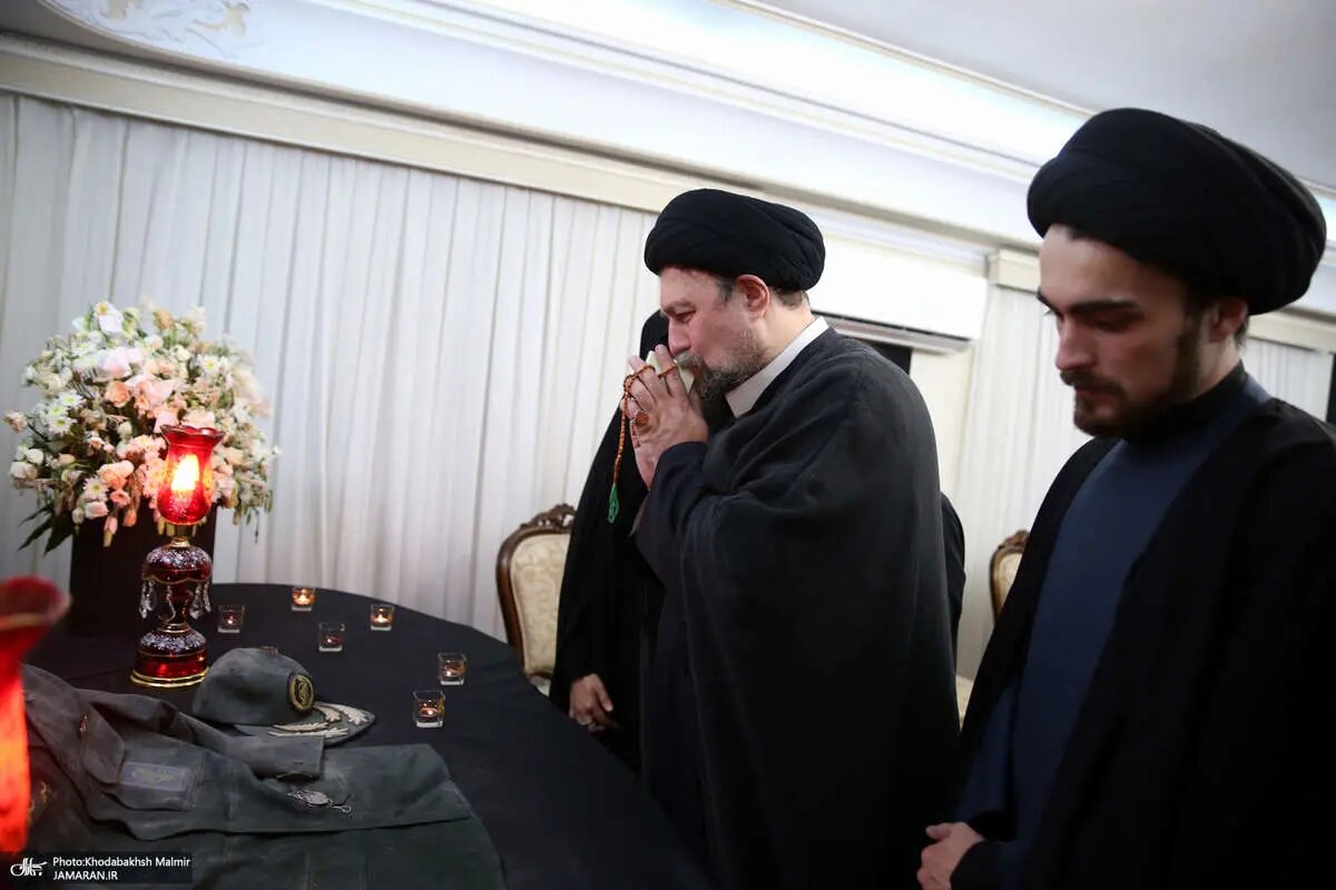 ببینید | حضور سید حسن خمینی در منزل سپهبد شهید حسین سلامی