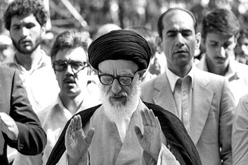 اینجا هنوز صف توحید پابرجاست اینجا هنوز صف توحید پابرجاست