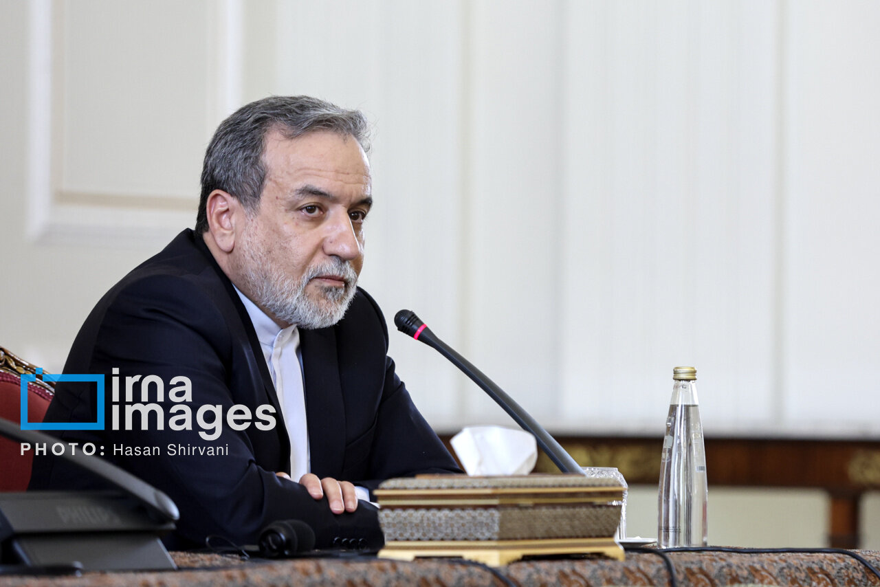 جلوگیری صدا و سیما از پخش گفت‌وگوی عراقچی