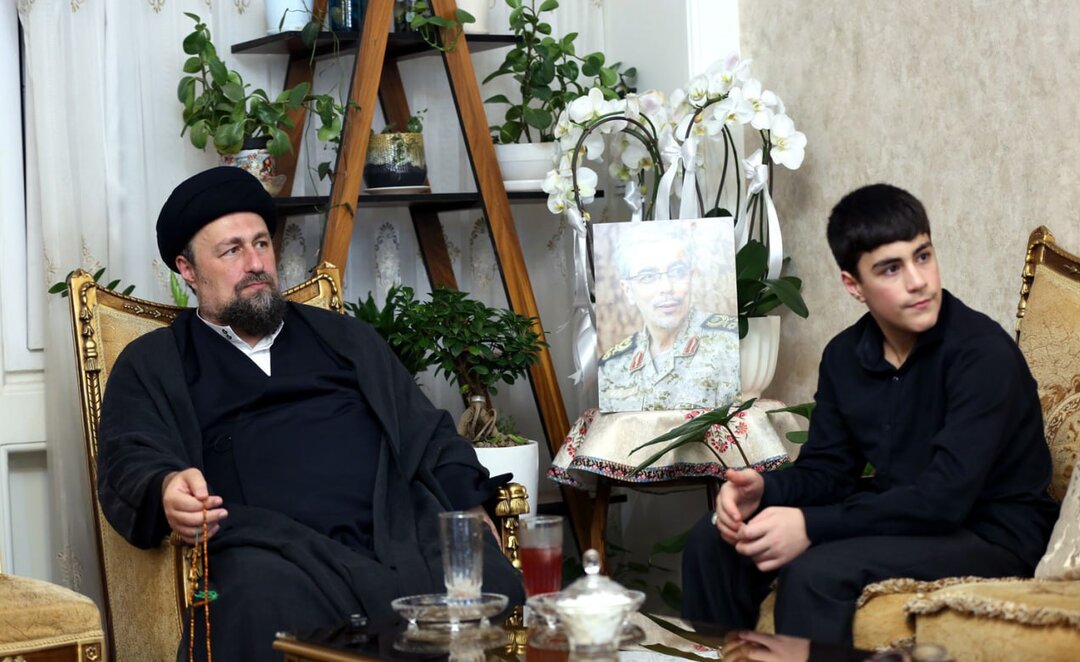 سید حسن خمینی با خانواده شهید باقری دیدار کرد + تصویر 3