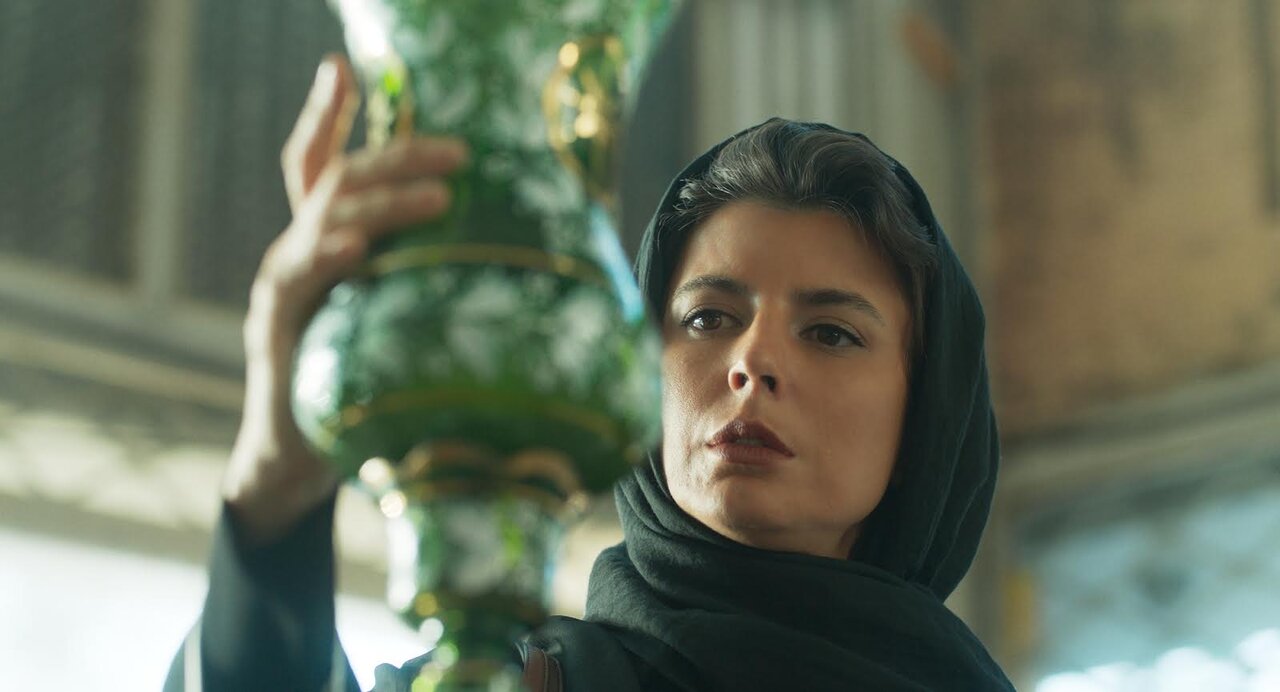 ببینید| چرا رعنا سوار ماشین غلام باستانی شد؟/ توضیح کارگردان