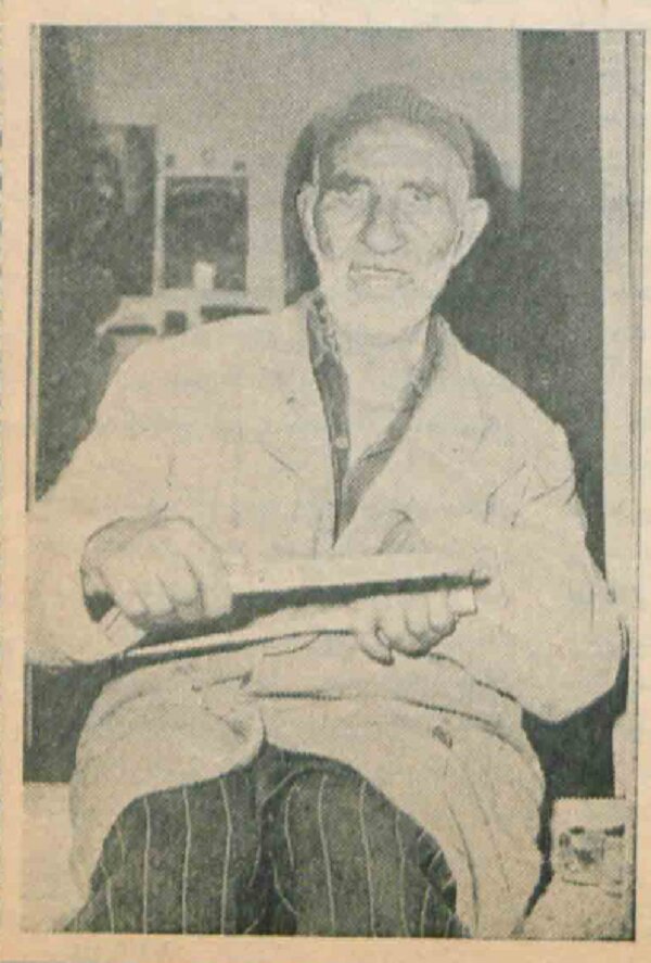 ۱۳ جلاد معروف تهران در یک صف به ترتیب ایستاده بودند/ جلادان گوشهای بریدهشده را از زمین جمع کرده در جیبهای یکایک راهزنان گذاشتند!