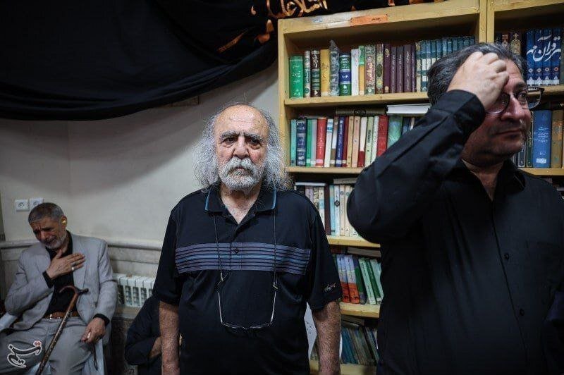 حضور چهره فعال سیاسی ملی مذهبی در مراسم تشییع احمد توکلی! + عکس