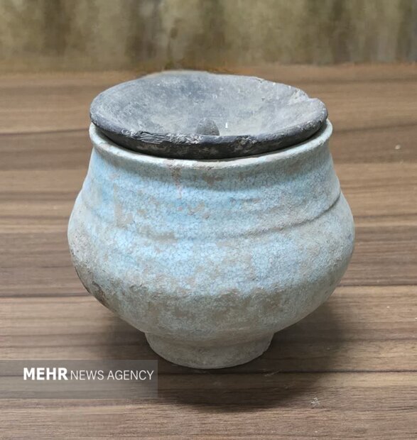 کشف و ضبط ۹ قلم شیء تاریخی پیش از اسلام در دماوند/ عکس