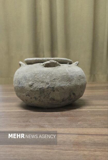 کشف و ضبط ۹ قلم شیء تاریخی پیش از اسلام در دماوند/ عکس