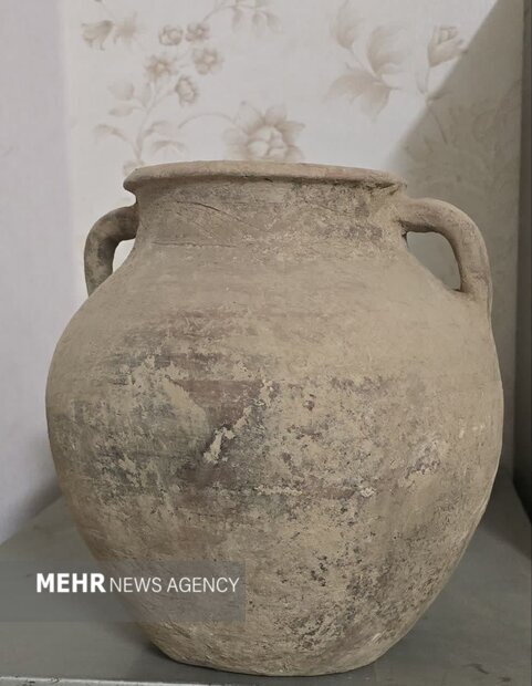کشف و ضبط ۹ قلم شیء تاریخی پیش از اسلام در دماوند/ عکس