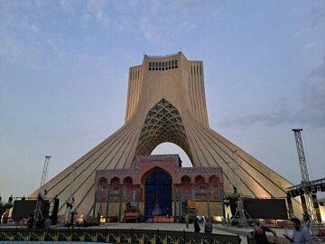کاری که با برج آزادی کردند صدای میراث فرهنگی را هم درآورد / عکس