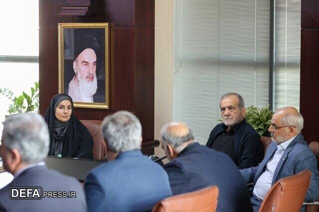 بازدید سرزده پزشکیان از دو وزارتخانه/ مالواجرد و رییس‌جمهور در قاب یک تصویر + عکس